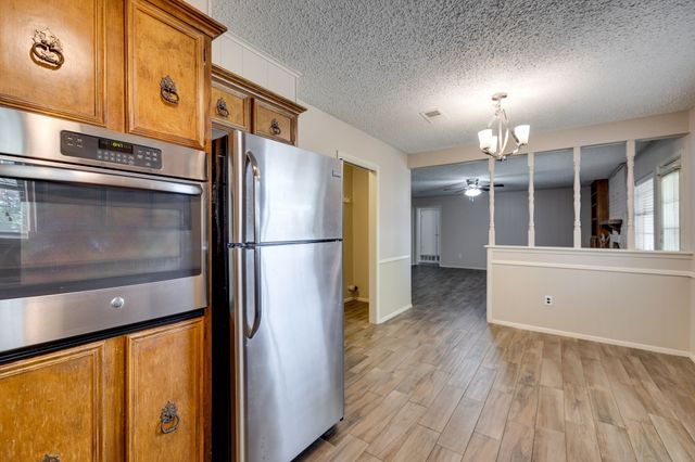504 S Colonial Drive, Cleburne, TX 76033