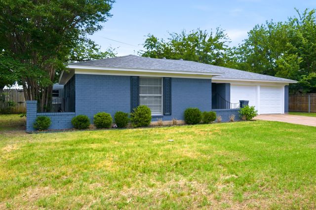 504 S Colonial Drive, Cleburne, TX 76033