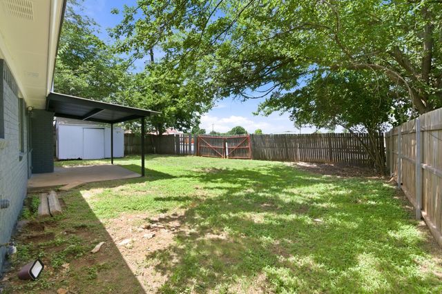 504 S Colonial Drive, Cleburne, TX 76033