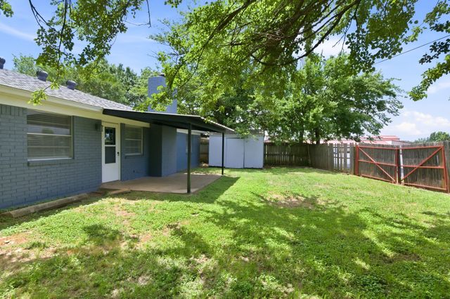 504 S Colonial Drive, Cleburne, TX 76033