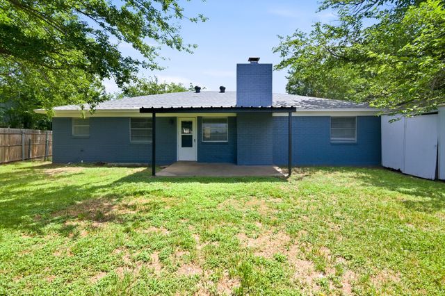 504 S Colonial Drive, Cleburne, TX 76033
