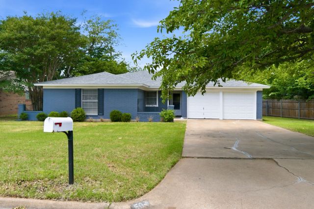504 S Colonial Drive, Cleburne, TX 76033