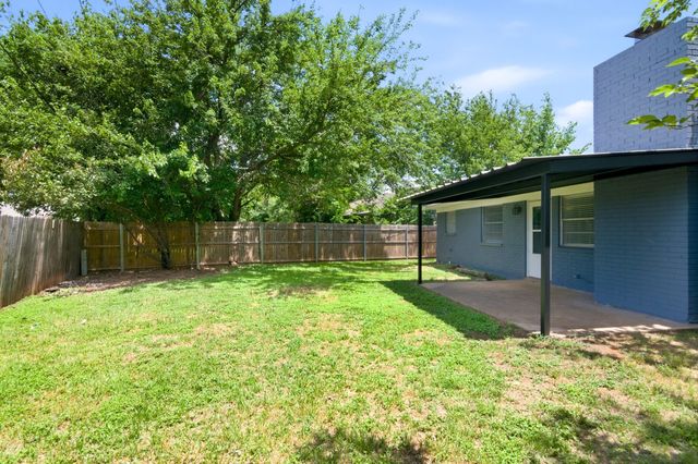 504 S Colonial Drive, Cleburne, TX 76033