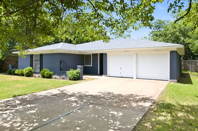 504 S Colonial Drive, Cleburne, TX 76033