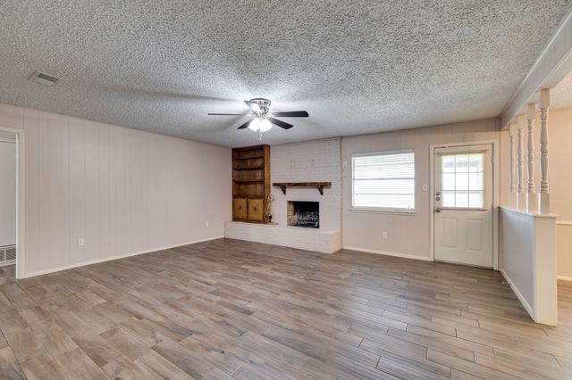 504 S Colonial Drive, Cleburne, TX 76033