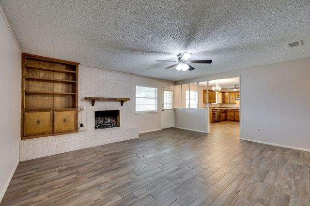 504 S Colonial Drive, Cleburne, TX 76033