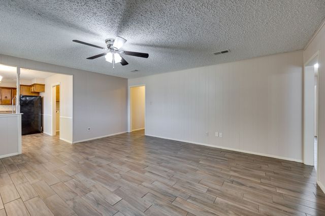 504 S Colonial Drive, Cleburne, TX 76033