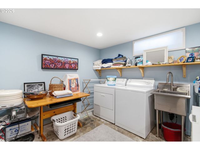 4920 Sw 31st Dr, Portland, OR 97239