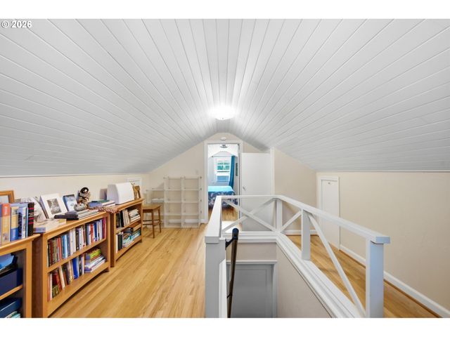 4920 Sw 31st Dr, Portland, OR 97239