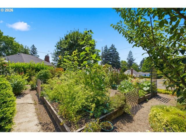 4920 Sw 31st Dr, Portland, OR 97239