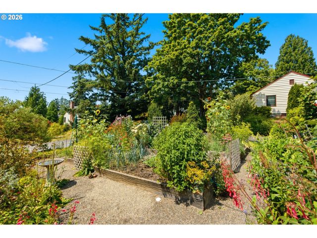 4920 Sw 31st Dr, Portland, OR 97239