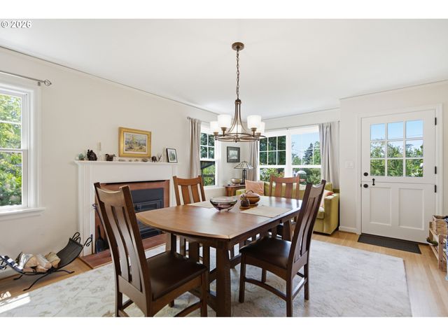 4920 Sw 31st Dr, Portland, OR 97239
