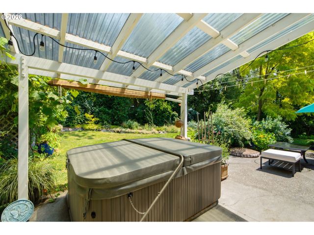 4920 Sw 31st Dr, Portland, OR 97239
