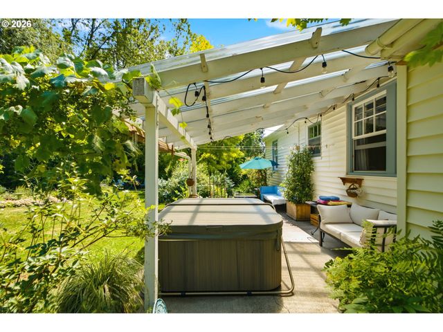 4920 Sw 31st Dr, Portland, OR 97239