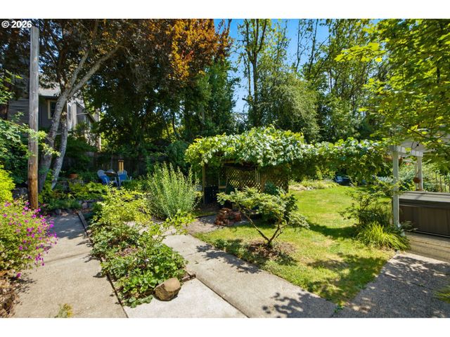 4920 Sw 31st Dr, Portland, OR 97239