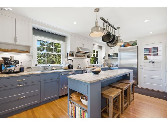 4920 Sw 31st Dr, Portland, OR 97239