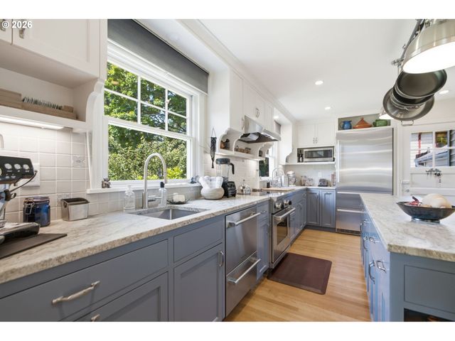 4920 Sw 31st Dr, Portland, OR 97239
