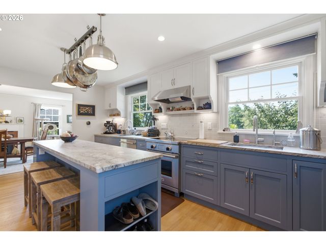 4920 Sw 31st Dr, Portland, OR 97239