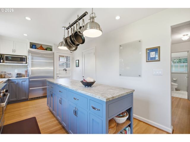 4920 Sw 31st Dr, Portland, OR 97239