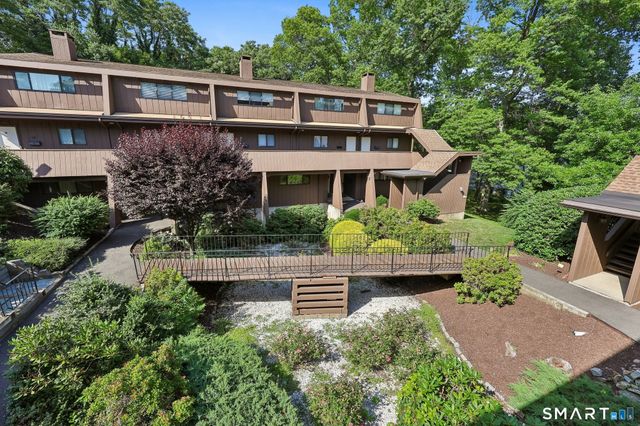 153 Knapps Highway 153, Fairfield, CT 06825