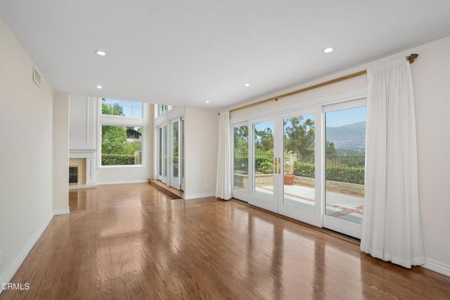 1095 Linda Glen Drive, Pasadena, CA 91105