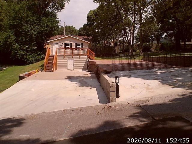 11406 E 10th Street S, Independence, MO 64054