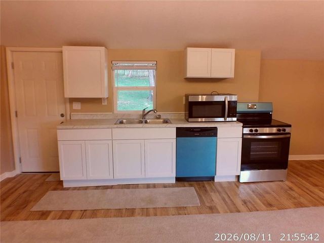 11406 E 10th Street S, Independence, MO 64054