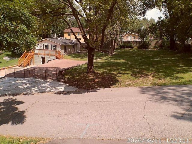 11406 E 10th Street S, Independence, MO 64054