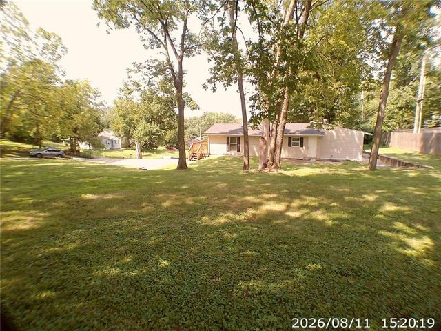 11406 E 10th Street S, Independence, MO 64054