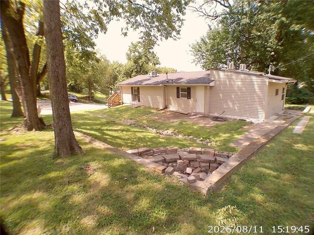 11406 E 10th Street S, Independence, MO 64054