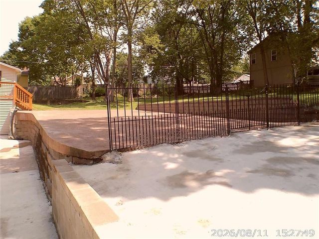 11406 E 10th Street S, Independence, MO 64054