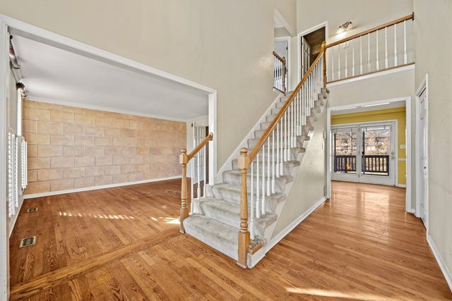 856 Bemis Road, Glen Ellyn, IL 60137