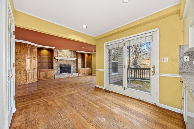 856 Bemis Road, Glen Ellyn, IL 60137