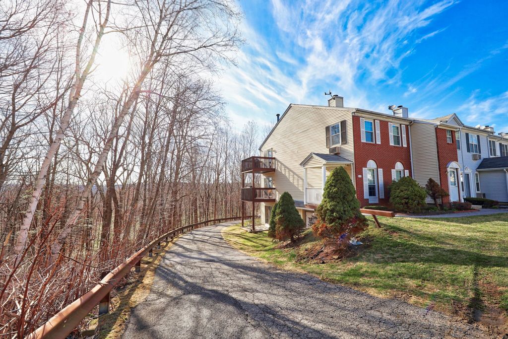 144 Spyglass Court 144, Torrington, CT 06790