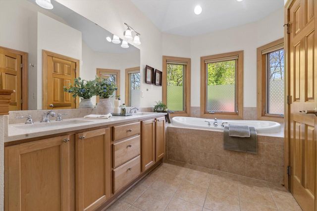 5100 Richmond DRIVE, Racine, WI 53406
