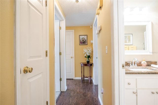 10118 HUNTERS POINT COURT, Tampa, FL 33615