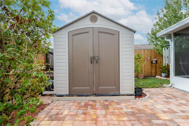 10118 HUNTERS POINT COURT, Tampa, FL 33615