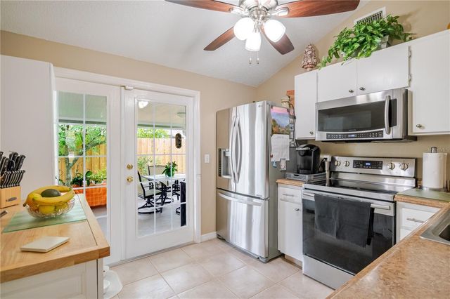 10118 HUNTERS POINT COURT, Tampa, FL 33615