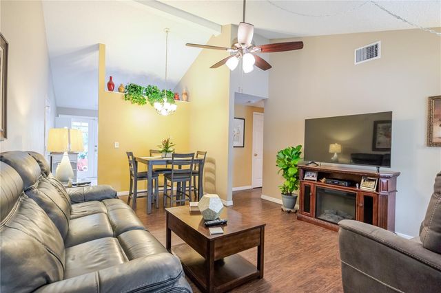 10118 HUNTERS POINT COURT, Tampa, FL 33615