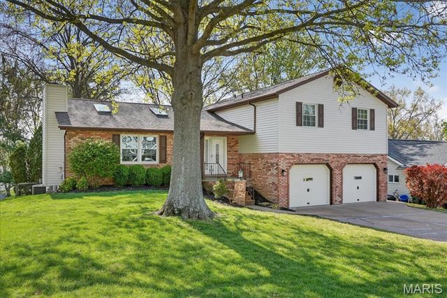 943 Meadowview Lane, Columbia, IL 62236
