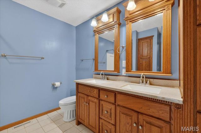 943 Meadowview Lane, Columbia, IL 62236