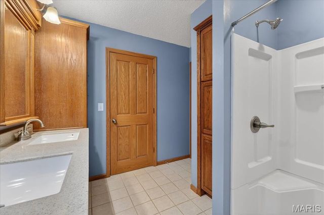 943 Meadowview Lane, Columbia, IL 62236