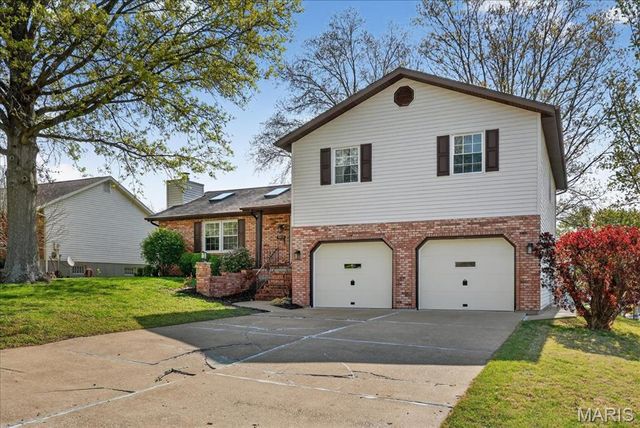 943 Meadowview Lane, Columbia, IL 62236