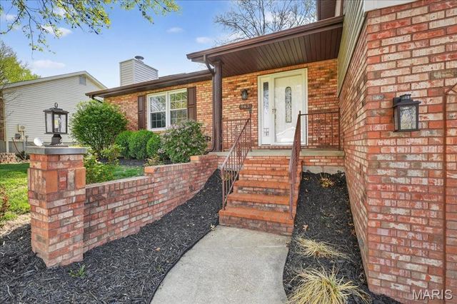 943 Meadowview Lane, Columbia, IL 62236