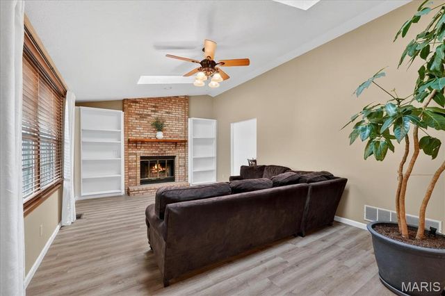 943 Meadowview Lane, Columbia, IL 62236