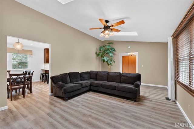 943 Meadowview Lane, Columbia, IL 62236