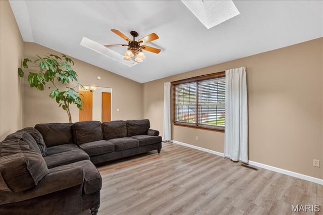 943 Meadowview Lane, Columbia, IL 62236