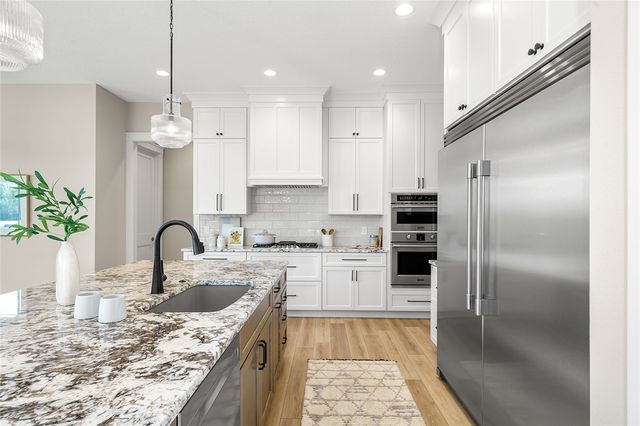 13700 Quail Ridge Drive, Urbandale, IA 50323