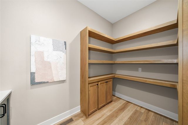13700 Quail Ridge Drive, Urbandale, IA 50323