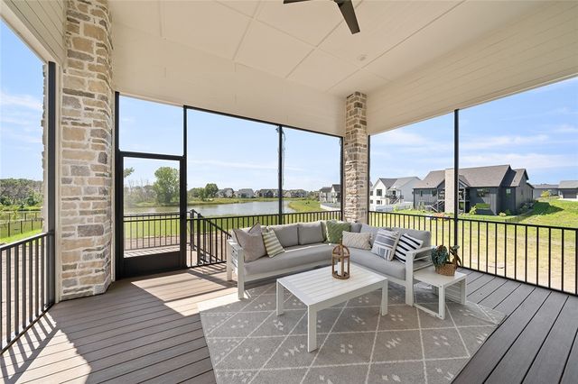 13700 Quail Ridge Drive, Urbandale, IA 50323